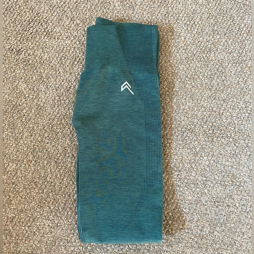 Oner Active OG Classic Seamless Collection, color is mineral green, size small.